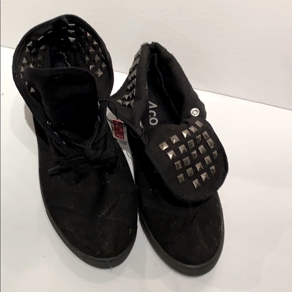 💜 SALE 2/$15 💜  Black Sneakers w/ studs!!! - Picture 1 of 5